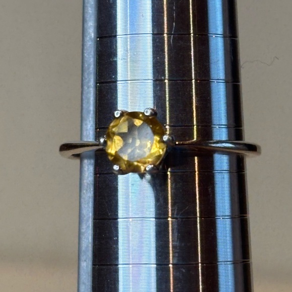 Elegant Yellow Gemstone Ring. Marked 925 RJ. Size 8 Pre-owned excellent conditio - Picture 4 of 10